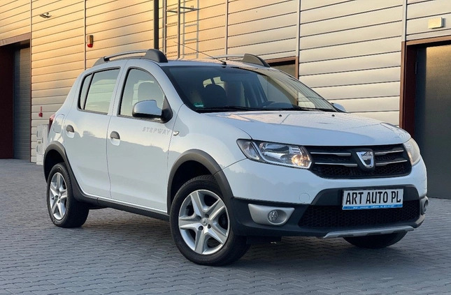 Dacia Sandero Stepway cena 29997 przebieg: 140000, rok produkcji 2015 z Puławy małe 352